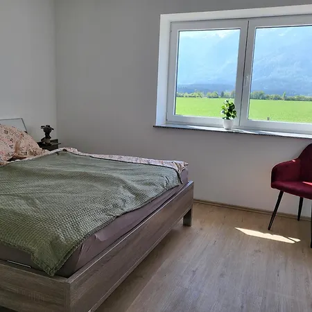 Und Vinoteka David Casa de Férias