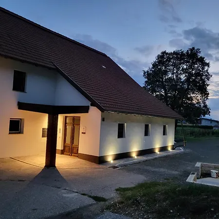 Und Vinoteka David Dom wakacyjny Smihel nad Pliberkom